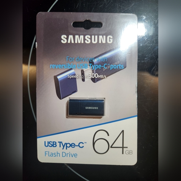 Samsung USB Type-C 64GB Flash Drive Packaging - Picture 1 of 2
